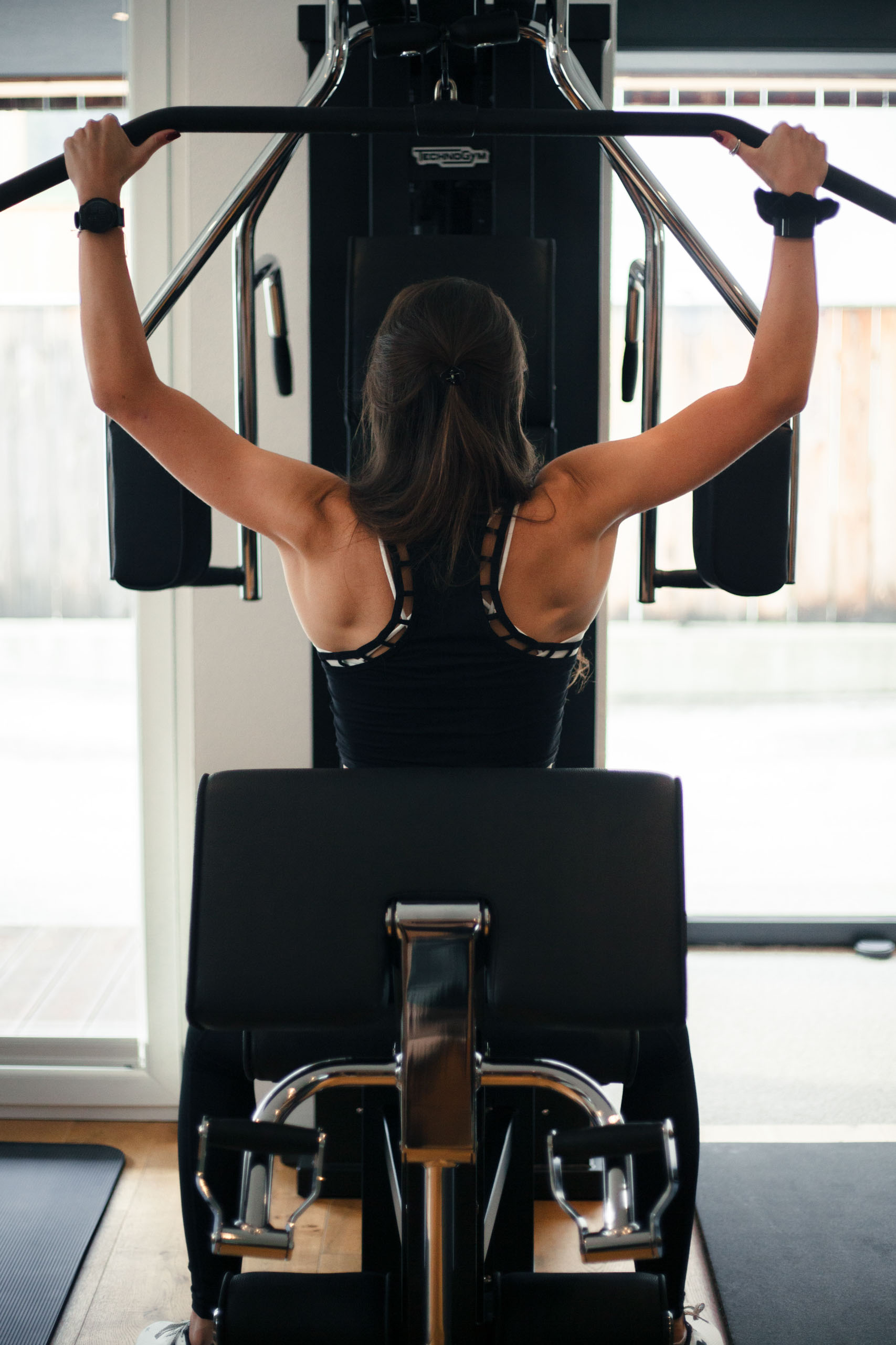 Sportlerin am Uniqa Multifunktionsgerät